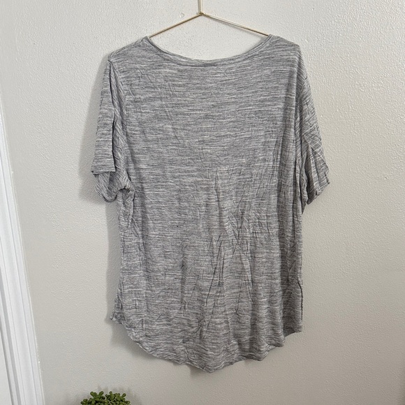 Old Navy Heather Gray V-Neck Tee - Picture 4 of 4